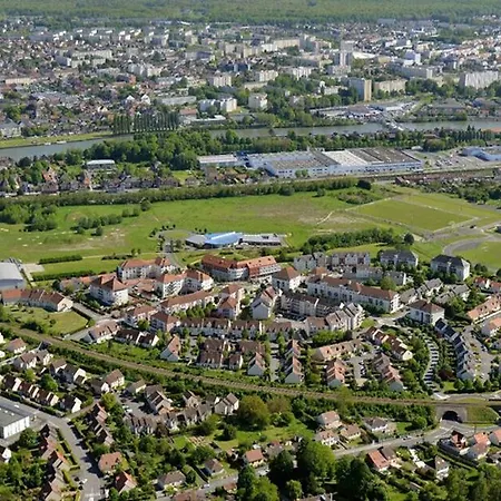 Daire Wi-fi Et Balcon, Tres Bien Situe *