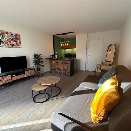 Wi-fi Et Balcon, Tres Bien Situe Daire *