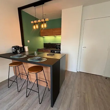 Wi-fi Et Balcon, Tres Bien Situe Daire *