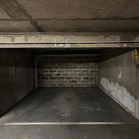 Wi-fi Et Balcon, Tres Bien Situe Daire