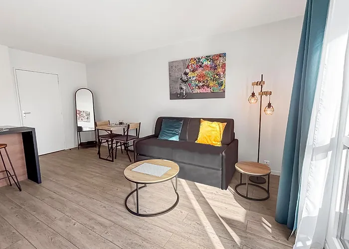 Wi-fi Et Balcon, Tres Bien Situe *