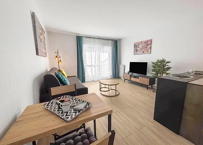 Wi-fi Et Balcon, Tres Bien Situe Apartment