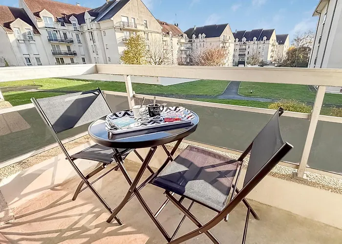 Wi-fi Et Balcon, Tres Bien Situe Apartment