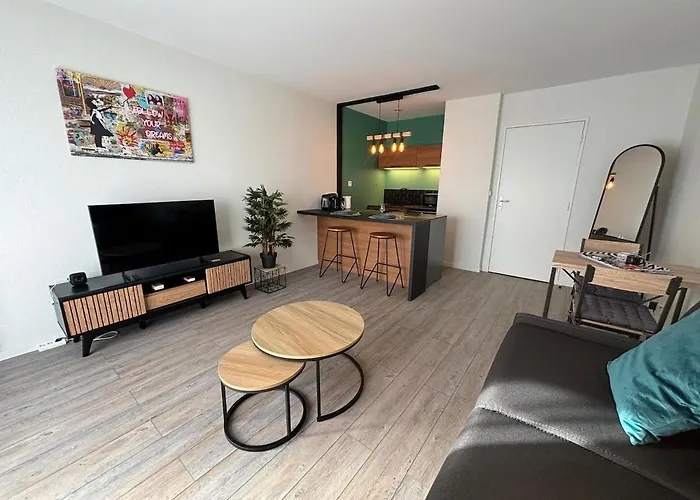 Apartment Wi-fi Et Balcon, Tres Bien Situe