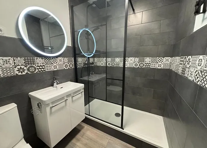 Wi-fi Et Balcon, Tres Bien Situe