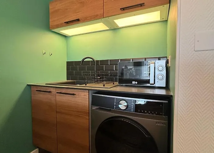 Wi-fi Et Balcon, Tres Bien Situe